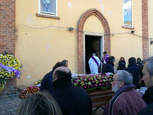Ventimiglia: anche il Sindaco insieme a circa 300 persone al funerale di Luciano Guglielmi morto venerdì scorso