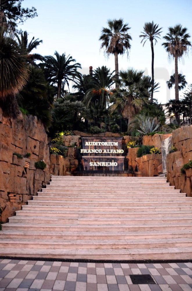 Sanremo: video con scritta del nuovo 'parco Alfano', il M5S "Cosa verrà restituito ai sanremesi? Un nuovo parco al posto dell’auditorium?" Sanremo: video con scritta del nuovo 'parco Alfano', il M5S "Cosa verrà restituito ai sanremesi? Un nuovo parco al posto dell’auditorium?"