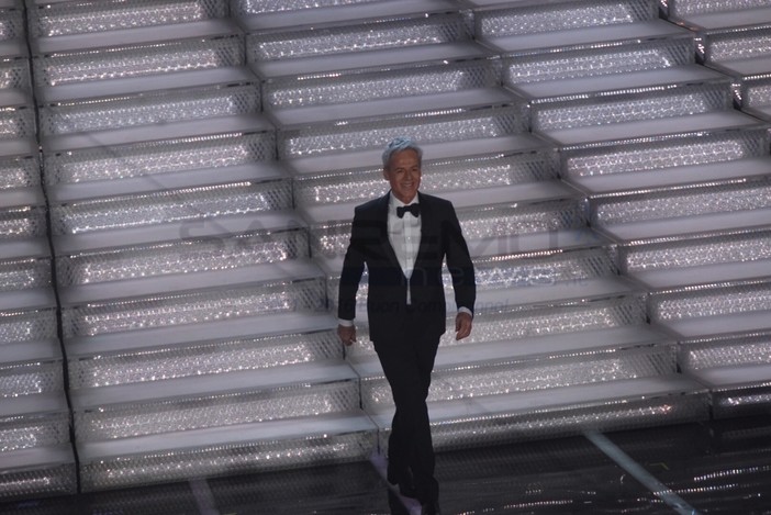 Sanremo: Festival da record, meno per l'Ariston. Claudio Baglioni ammette "E' un teatro prestigioso ma non adatto ad uno show" Sanremo: Festival da record, meno per l'Ariston. Claudio Baglioni ammette "E' un teatro prestigioso ma non adatto ad uno show"