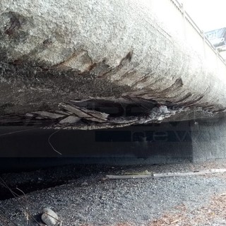 Sanremo: cemento 'sfogliato' e armatura 'a vista' alla foce del torrente San Romolo, serve manutenzione (Foto)