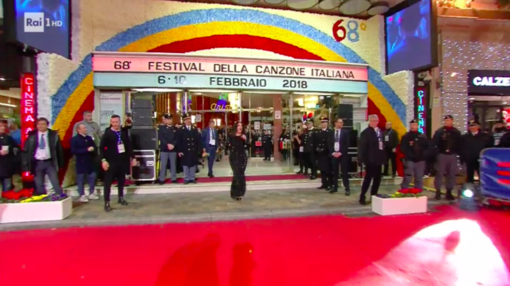 Sanremo: giardino verticale sulla facciata dell’Ariston, grazie anche ai finanziamenti di Tim e Siae un’opera d’arte da 50 mila euro diventata famosa in tutta Italia Sanremo: giardino verticale sulla facciata dell’Ariston, grazie anche ai finanziamenti di Tim e Siae un’opera d’arte da 50 mila euro diventata famosa in tutta Italia