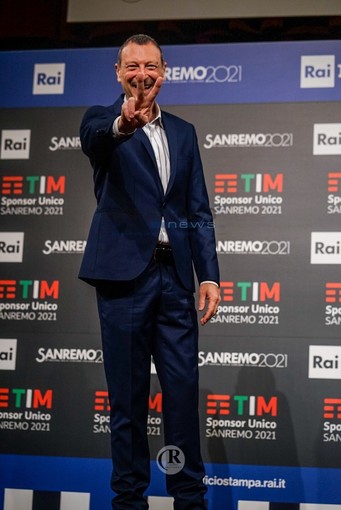 Festival di Sanremo: modifica al regolamento dopo lo 'spoiler' di 'Chi?', i nomi dei Big nelle prossime ore Festival di Sanremo: modifica al regolamento dopo lo 'spoiler' di 'Chi?', i nomi dei Big nelle prossime ore