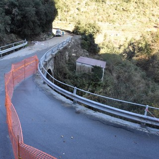 Rocchetta Nervina: lavori in corso sullo sterrato per il paese, il Sindaco conferma "Transito solo per i fuoristrada" Rocchetta Nervina: lavori in corso sullo sterrato per il paese, il Sindaco conferma "Transito solo per i fuoristrada"