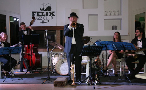 Debutto dell’orchestra di Freddy Colt con repertorio rinnovato: il jazzista astigiano Felice Reggio con gli Swing Kids ad Ospedaletti Debutto dell’orchestra di Freddy Colt con repertorio rinnovato: il jazzista astigiano Felice Reggio con gli Swing Kids ad Ospedaletti