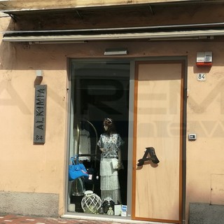 Bordighera: furto con spaccata questa notte da 'Alkimia' sull'Aurelia, i Carabinieri fermano subito il ladro