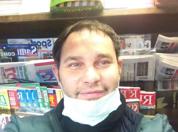 Fabio Ormea nella sua edicola Fabio Ormea nella sua edicola
