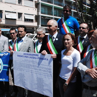 Perinaldo: venerdì un incontro pubblico sul tema "La nostra acqua: pubblica o privata?" Perinaldo: venerdì un incontro pubblico sul tema "La nostra acqua: pubblica o privata?"