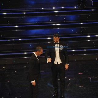 Zlatan Ibrahimović porta le regole del suo Festival sul palco dell'Ariston: “Sono io il direttore” Zlatan Ibrahimović porta le regole del suo Festival sul palco dell'Ariston: “Sono io il direttore”