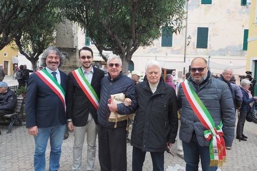 Riva Ligure: Festa della Liberazione con il Magistrato Giancarlo Caselli "Orgoglioso di essere qui come cittadino acquisito" (Foto e Video) Riva Ligure: Festa della Liberazione con il Magistrato Giancarlo Caselli "Orgoglioso di essere qui come cittadino acquisito" (Foto e Video)