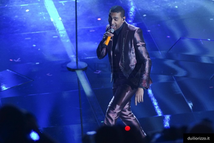 Nuove Proposte alla terza serata di #Sanremo2018: la giuria demoscopica premia il rapper Mudimbi Nuove Proposte alla terza serata di #Sanremo2018: la giuria demoscopica premia il rapper Mudimbi