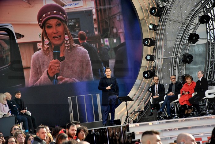 La diretta di Marco Liorni da Piazza Colombo