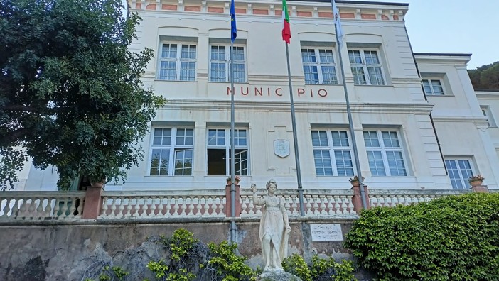 Bordighera: assessore fa montare il gazebo di Forza Italia agli operai del comune, Ingenito "Ora le verifiche della Municipale" Bordighera: assessore fa montare il gazebo di Forza Italia agli operai del comune, Ingenito "Ora le verifiche della Municipale"