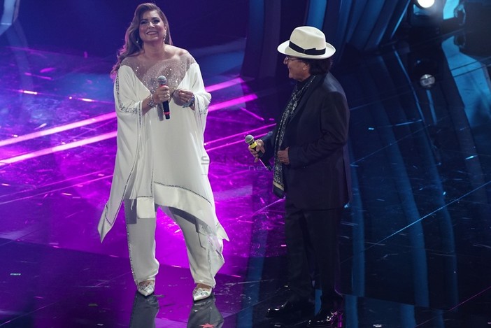 Tutto l'Ariston in piedi canta "Felicità" con Al Bano e Romina: per alcuni minuti si torna agli anni '80 (Foto)