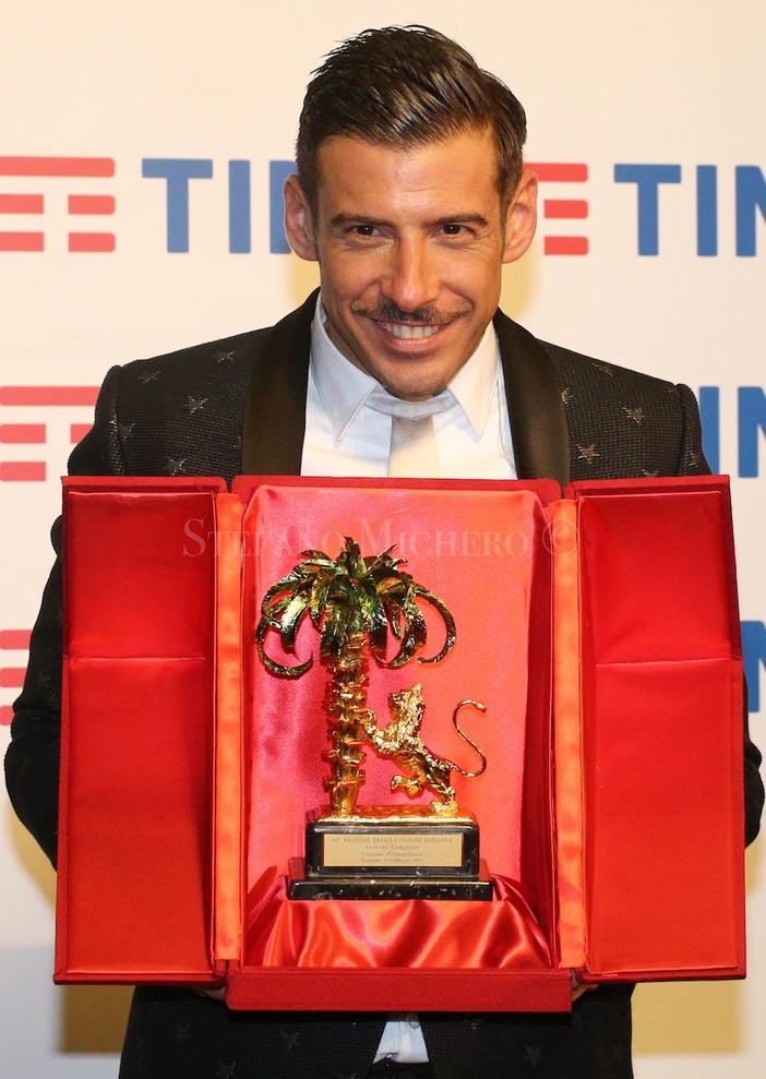 Il vincitore e 'mattatore' dell'anno scorso, Francesco Gabbani Il vincitore e 'mattatore' dell'anno scorso, Francesco Gabbani