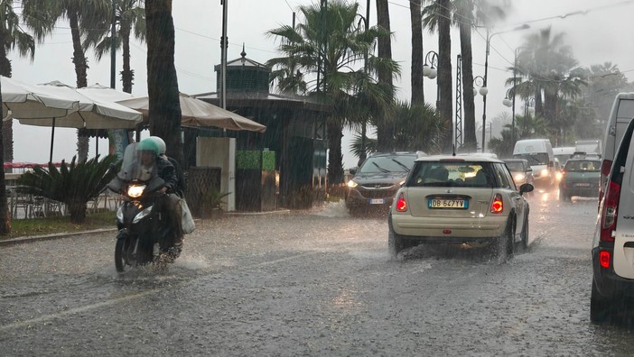 Maltempo: nottata senza pioggia ma è in arrivo il primo fronte perturbato dal mare con precipitazioni e temporali Maltempo: nottata senza pioggia ma è in arrivo il primo fronte perturbato dal mare con precipitazioni e temporali