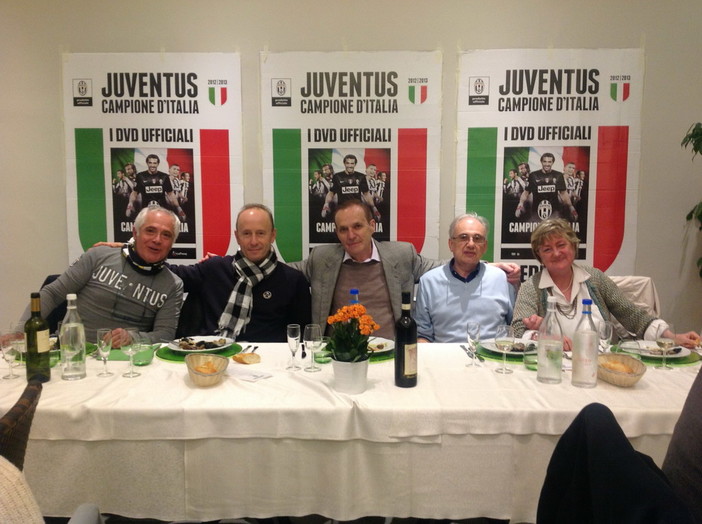 Grande successo della festa, organizzata dallo Juventus Club Sanremo Doc per il 31° scudetto della Juve Grande successo della festa, organizzata dallo Juventus Club Sanremo Doc per il 31° scudetto della Juve