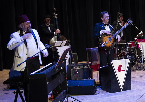 Ospedaletti: il ‘Cantico della Bellezza’ per Valerio Venturi chiude in musica alla ‘Piccola’ con il quartetto di Freddy Colt Ospedaletti: il ‘Cantico della Bellezza’ per Valerio Venturi chiude in musica alla ‘Piccola’ con il quartetto di Freddy Colt