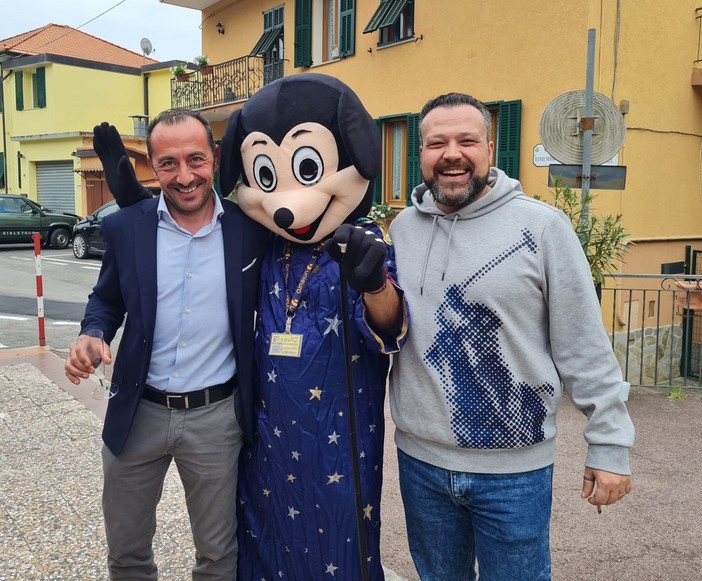 Olivetta San Michele: grande festa alla Residenza degli Olivi, presente anche il sindaco Biancheri (foto) Olivetta San Michele: grande festa alla Residenza degli Olivi, presente anche il sindaco Biancheri (foto)