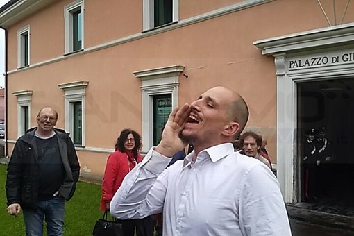 Imperia: assoluzione di Felix Croft in tribunale, una sentenza che potrà fare giurisprudenza in tutta Italia (Foto e Video) Imperia: assoluzione di Felix Croft in tribunale, una sentenza che potrà fare giurisprudenza in tutta Italia (Foto e Video)