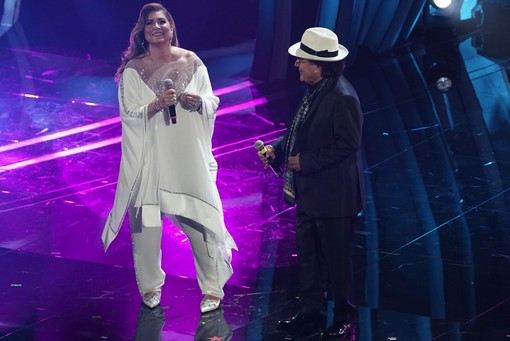 Tutto l'Ariston in piedi canta "Felicità" con Al Bano e Romina: per alcuni minuti si torna agli anni '80 (Foto)