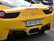 Un 'amore' di Ferrari: targa austriaca davvero particolare per un'auto da sogno parcheggiata a Sanremo (Foto)