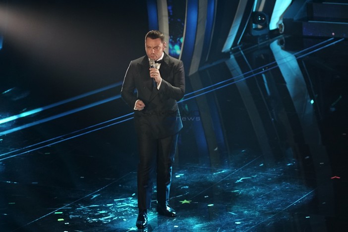 Tiziano Ferro con "Almeno tu nell'universo" a Sanremo: "Per un cantante è un'operazione a cuore aperto"