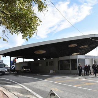 Ventimiglia: un frontaliere nostro lettore risponde all'Onorevole Leda Volpi sul problema delle targhe estere Ventimiglia: un frontaliere nostro lettore risponde all'Onorevole Leda Volpi sul problema delle targhe estere