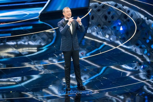 73° Festival di Sanremo, ecco il regolamento: la serata delle cover si apre agli anni '90 73° Festival di Sanremo, ecco il regolamento: la serata delle cover si apre agli anni '90