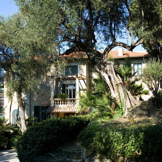 Bordighera: domani, visita guidata in notturna nel Parco e nell’Atelier di Villa Mariani