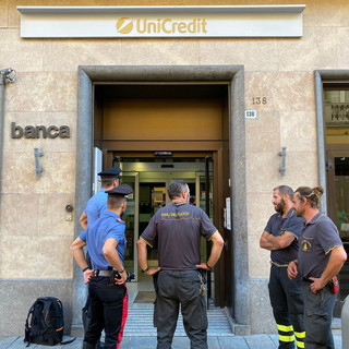 Doppio intervento dei Vigili del Fuoco: incendio a un escavatore a Bordighera e falso allarme a Sanremo