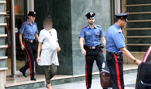 Sanremo: furto ai danni dell'Upim di via Matteotti, due marocchine rubano merce per 230 euro (Foto) Sanremo: furto ai danni dell'Upim di via Matteotti, due marocchine rubano merce per 230 euro (Foto)