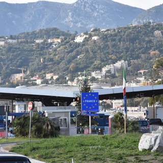 Bocciato l'emendamento sulle targhe estere per i frontalieri: Parodi "La risposta dell'On. Volpi offende la nostra capacità intellettiva"