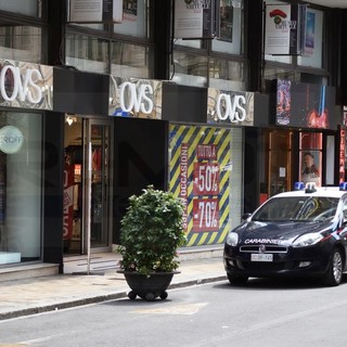 Sanremo: ennesimo furto all'Ovs di via Matteotti, ladro aggredisce la security interna