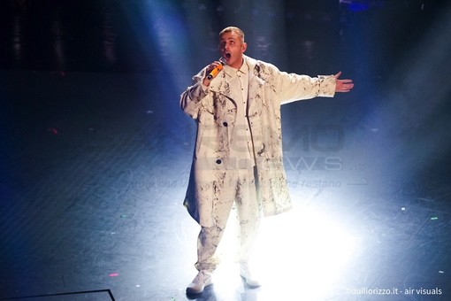 Ghemon sul palco dell'Ariston Ghemon sul palco dell'Ariston