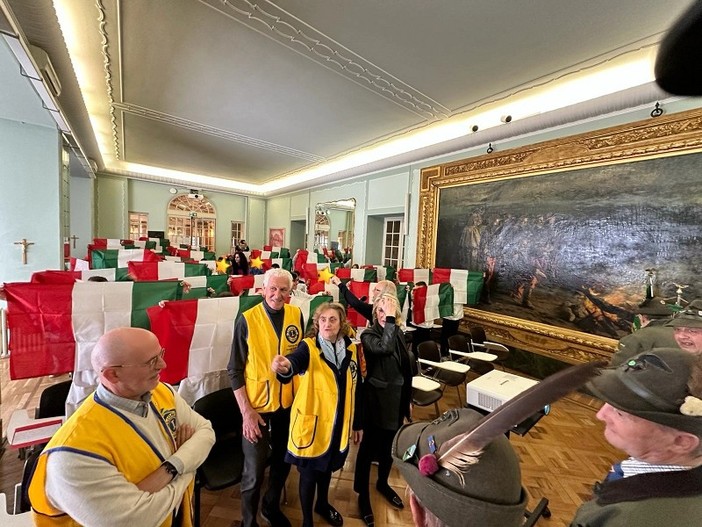 Consegnate dal Lions Club Sanremo Host le bandiere tricolori agli alunni delle classi di Vª elementare (foto)