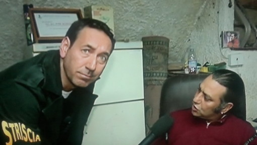 Smascherato da 'Striscia la Notizia', un finto talent-scout che prometteva il Festival di Sanremo