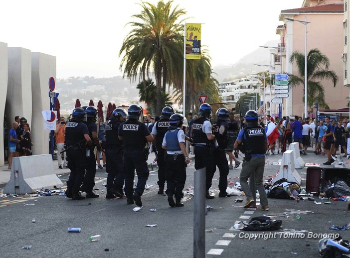 I festeggiamenti dei francesi per il Mondiale sono andati oltre il limite: auto italiane aggredite a Tenda in Val Roya