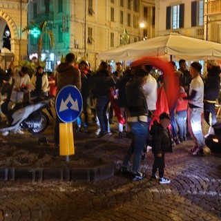 Passaggio del turno al Mondiale: la comunità marocchina festeggia in piazza Colombo a Sanremo (Foto)