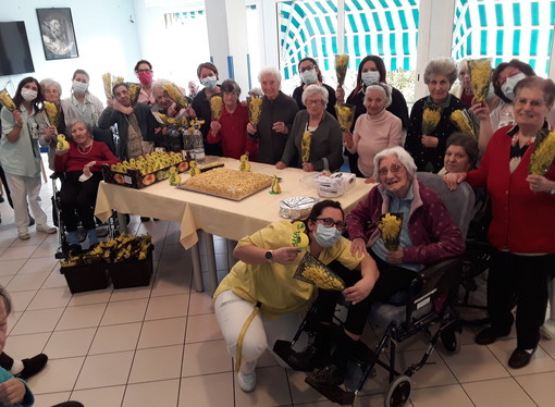 Vallecrosia: pomeriggio di spensieratezza lunedì scorso alla Rsa 'Zitomirki' per la 'Festa della donna' Vallecrosia: pomeriggio di spensieratezza lunedì scorso alla Rsa 'Zitomirki' per la 'Festa della donna'