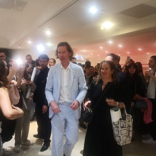 Festival del Cinema di Cannes: Wes Anderson e Scarlett Johansson conquistano la sala stampa, il regista "Non credo agli alieni" Festival del Cinema di Cannes: Wes Anderson e Scarlett Johansson conquistano la sala stampa, il regista "Non credo agli alieni"