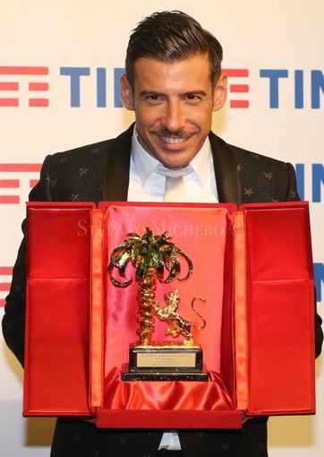 Il vincitore e 'mattatore' dell'anno scorso, Francesco Gabbani Il vincitore e 'mattatore' dell'anno scorso, Francesco Gabbani