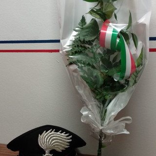 Consegnano fiori ai Carabinieri: la vicinanza dei cittadini imperiesi dopo l'omicidio di Mario Cerciello Rega