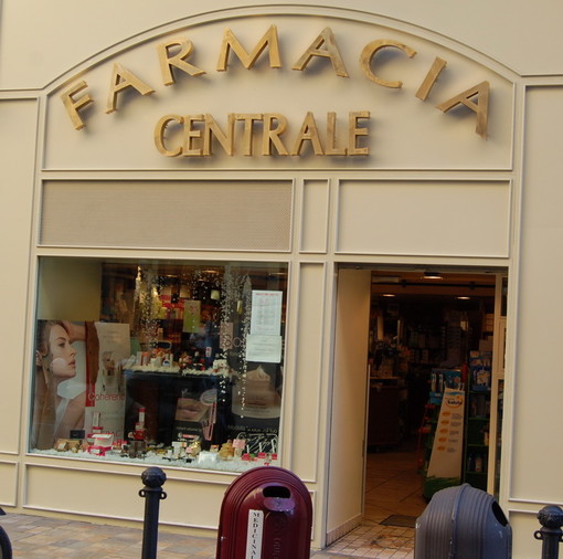 #Festival2017: anche il mosaico 'Note di Fiori' in mostra da domani alla Farmacia Centrale Cassanello #Festival2017: anche il mosaico 'Note di Fiori' in mostra da domani alla Farmacia Centrale Cassanello