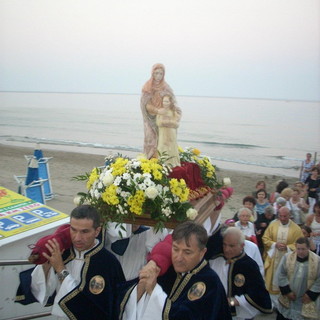 Diano Marina: grande successo per la tradizionale festa patronale di Sant'Anna Diano Marina: grande successo per la tradizionale festa patronale di Sant'Anna