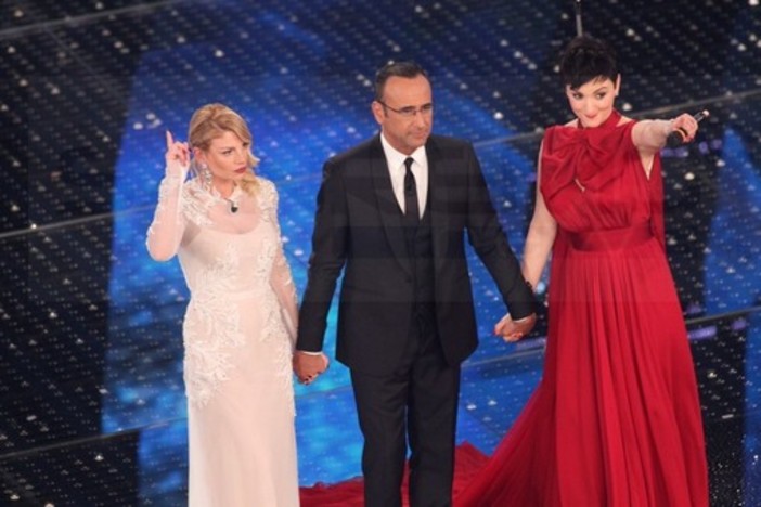 Pochi vip nei ristoranti di piazza Bresca: la movida del #Festival di Sanremo attende il decollo