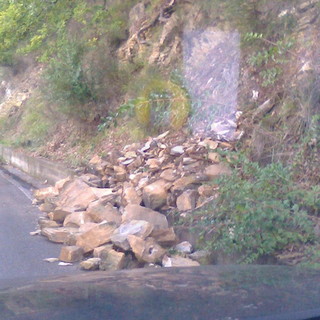 Frane sulla Pompeiana-Castellaro: sale la preoccupazione dei residenti visto che è l'unica strada percorribile