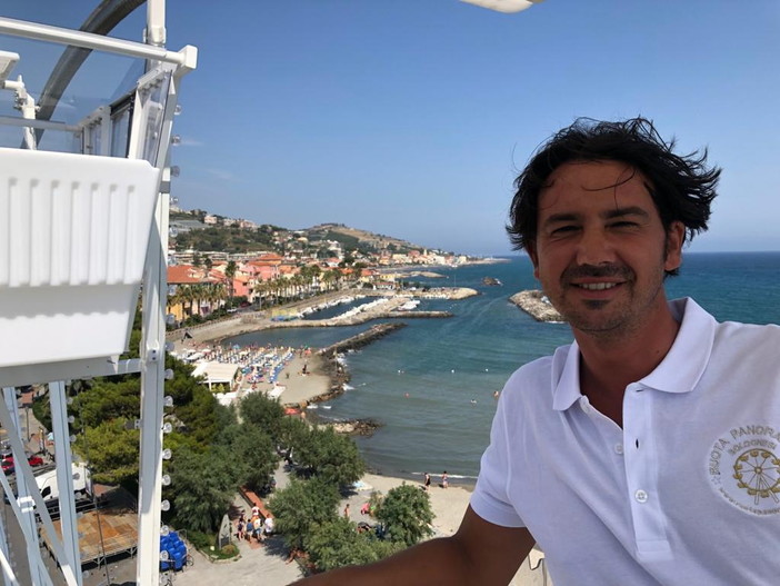 Per il terzo anno a Riva Ligure è stata installata una bellissima ruota panoramica in Piazza Ughetto