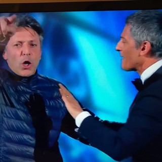 #Sanremo2018 parte con un'invasione di palco e Fiorello: &quot;Lo sapevo che non dovevo venire&quot;