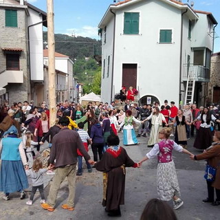 Bajardo: ieri la grande festa 'Ra Barca', come sempre a Pentecoste issato l'albero maestro (Foto) Bajardo: ieri la grande festa 'Ra Barca', come sempre a Pentecoste issato l'albero maestro (Foto)