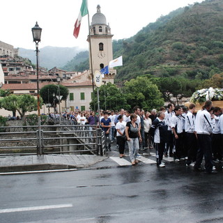 Dolceacqua: oltre un migliaio di persone per l'ultimo saluto ad Andrea Orrigo